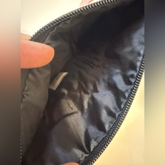 2 Victoria Secret Wristlets - Picture 4 of 6